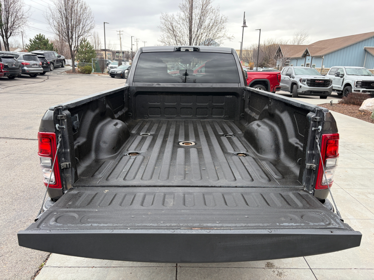 RAM 3500 Big Horn 4x4 Crew Cab 8' Box 2022