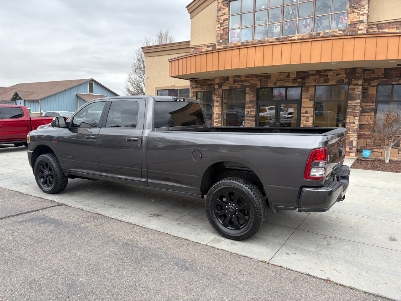 RAM 3500 Big Horn 4x4 Crew Cab 8' Box 2022