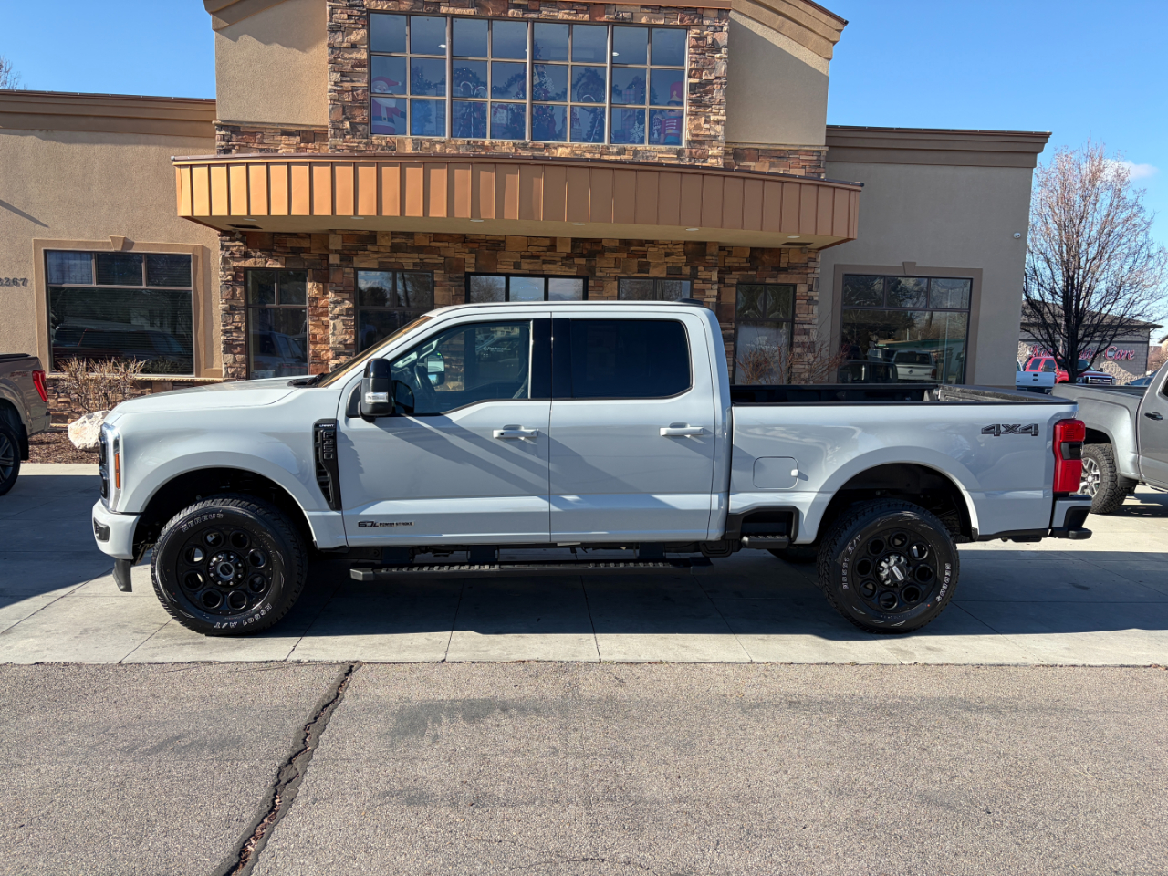 Ford Super Duty F-350 SRW Lariat 4WD Crew Cab 6.75' Box 2025