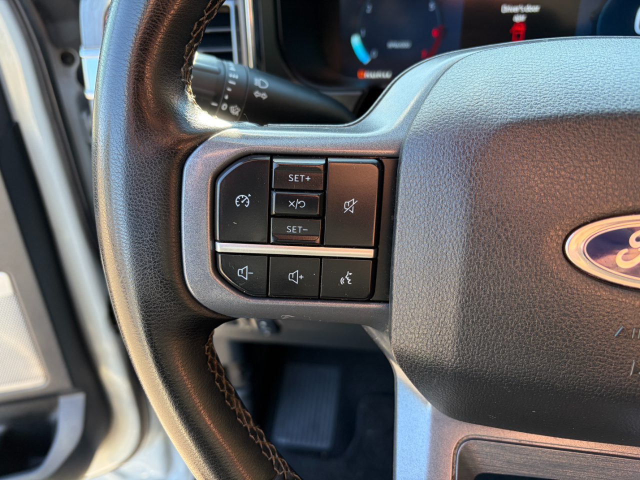 Ford Super Duty F-350 SRW Lariat 4WD Crew Cab 6.75' Box 2025