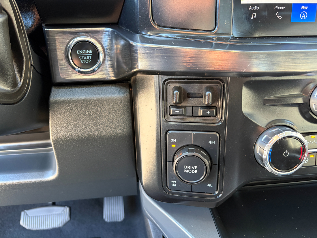 Ford Super Duty F-350 SRW Lariat 4WD Crew Cab 6.75' Box 2025