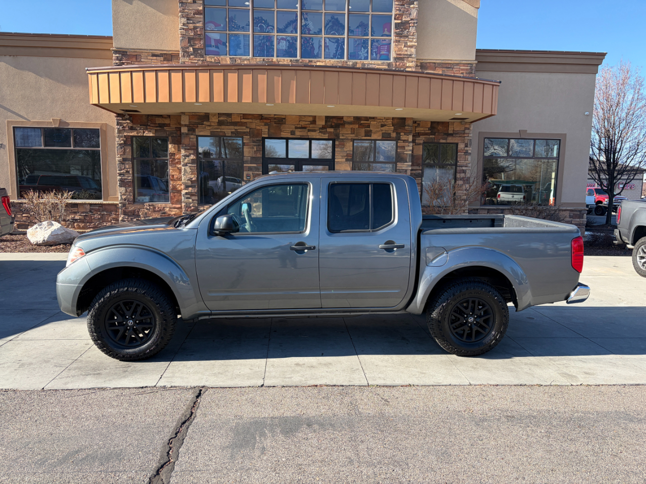 Nissan Frontier Crew Cab 4x4 SV V6 Auto 2018