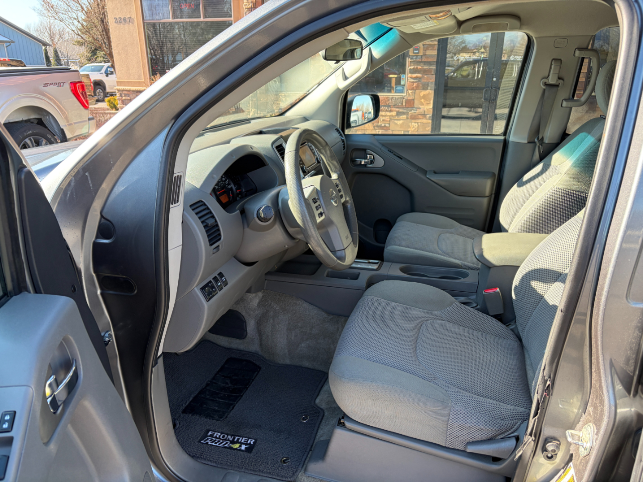 Nissan Frontier Crew Cab 4x4 SV V6 Auto 2018