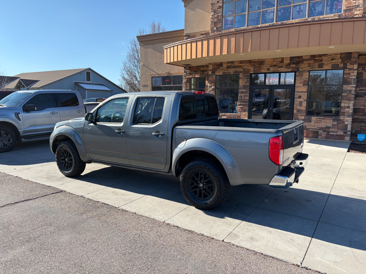 Nissan Frontier Crew Cab 4x4 SV V6 Auto 2018