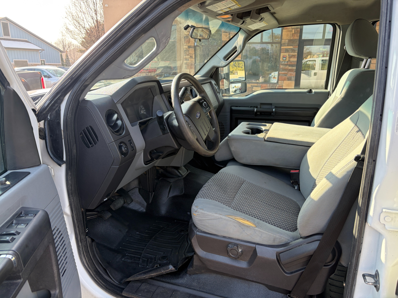 Ford Super Duty F-350 SRW 4WD Crew Cab 172" XL 2015