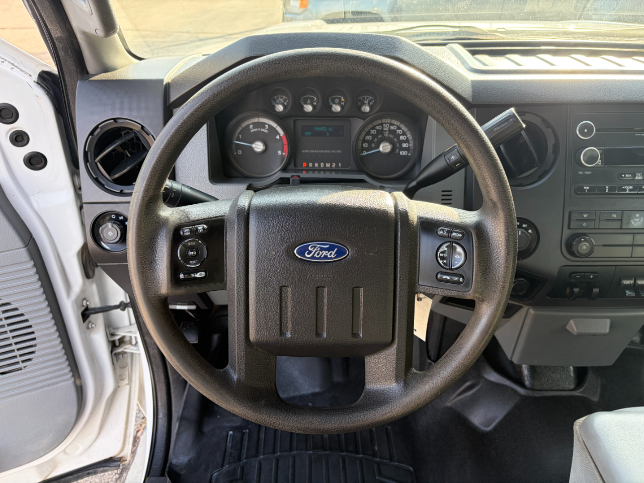 Ford Super Duty F-350 SRW 4WD Crew Cab 172" XL 2015