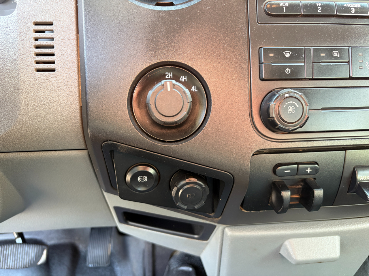 Ford Super Duty F-350 SRW 4WD Crew Cab 172" XL 2015