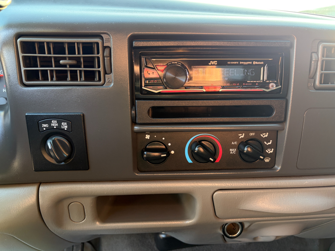 Ford Super Duty F-250 Crew Cab 156" XLT 4WD 2003