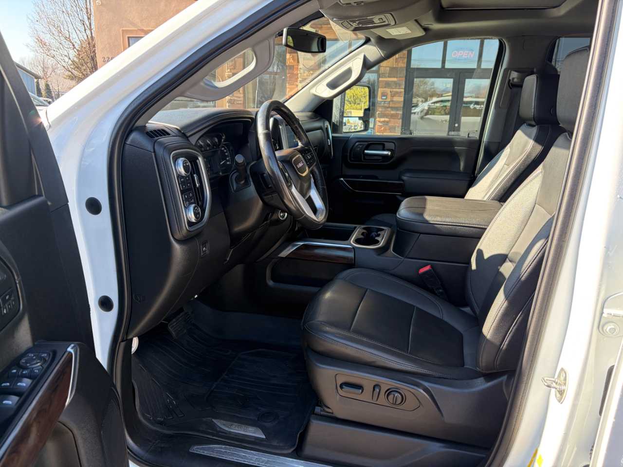 GMC Sierra 2500HD 4WD Crew Cab 159" SLT 2023