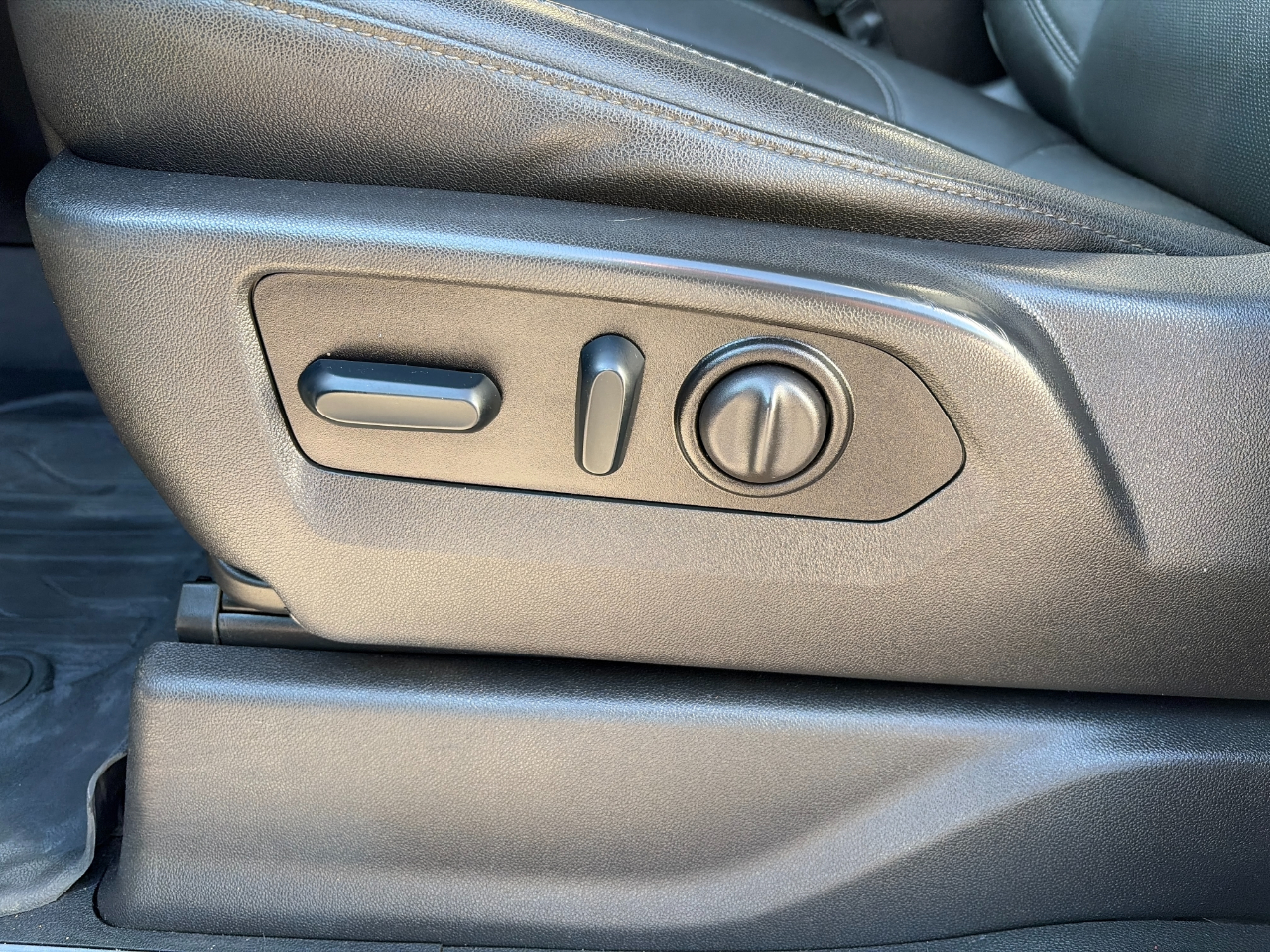 GMC Sierra 2500HD 4WD Crew Cab 159" SLT 2023