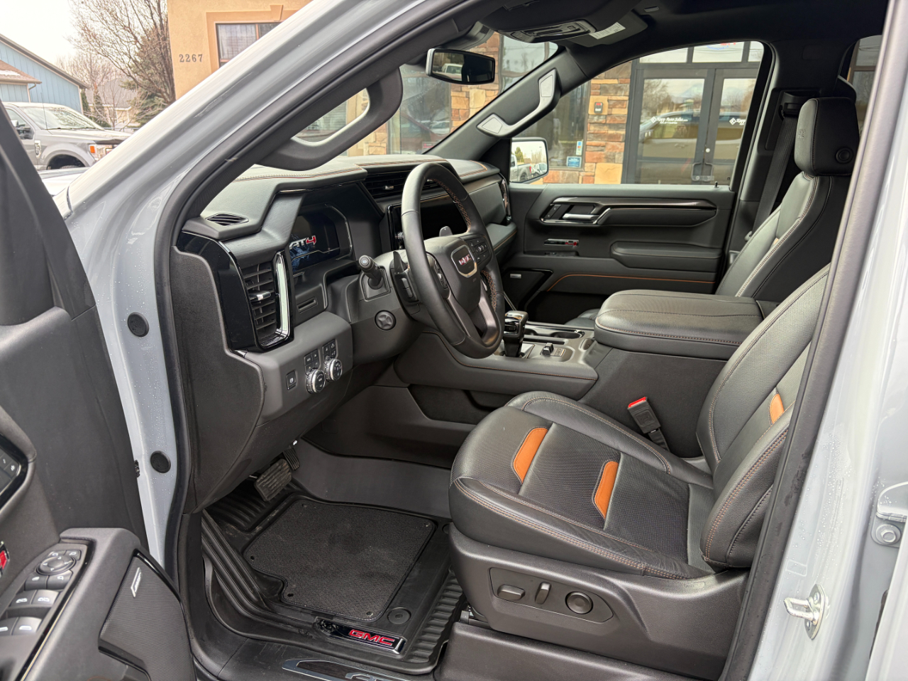 GMC Sierra 1500 4WD Crew Cab 147" AT4 2025