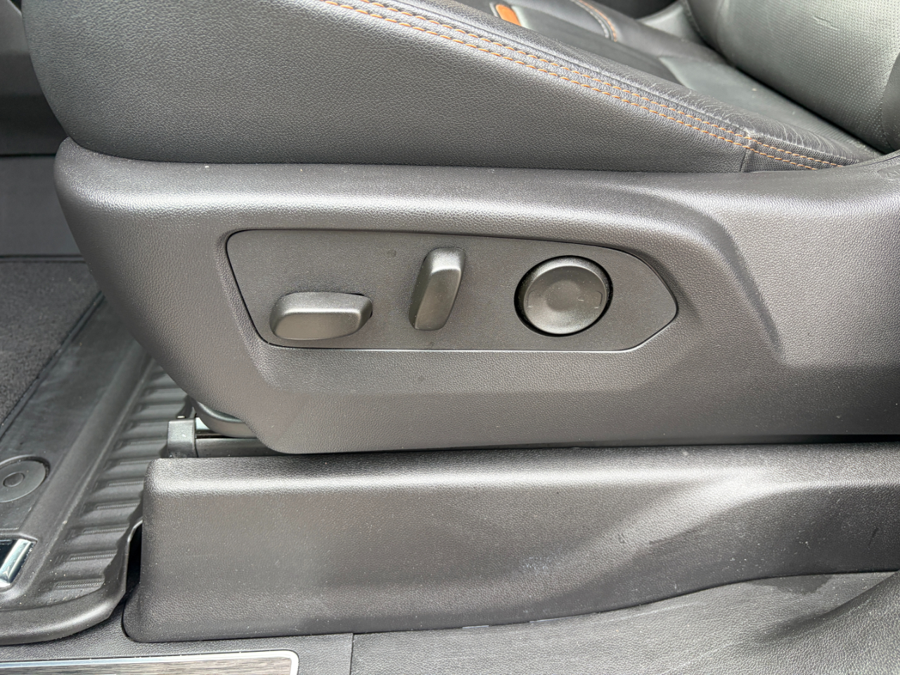 GMC Sierra 1500 4WD Crew Cab 147" AT4 2025