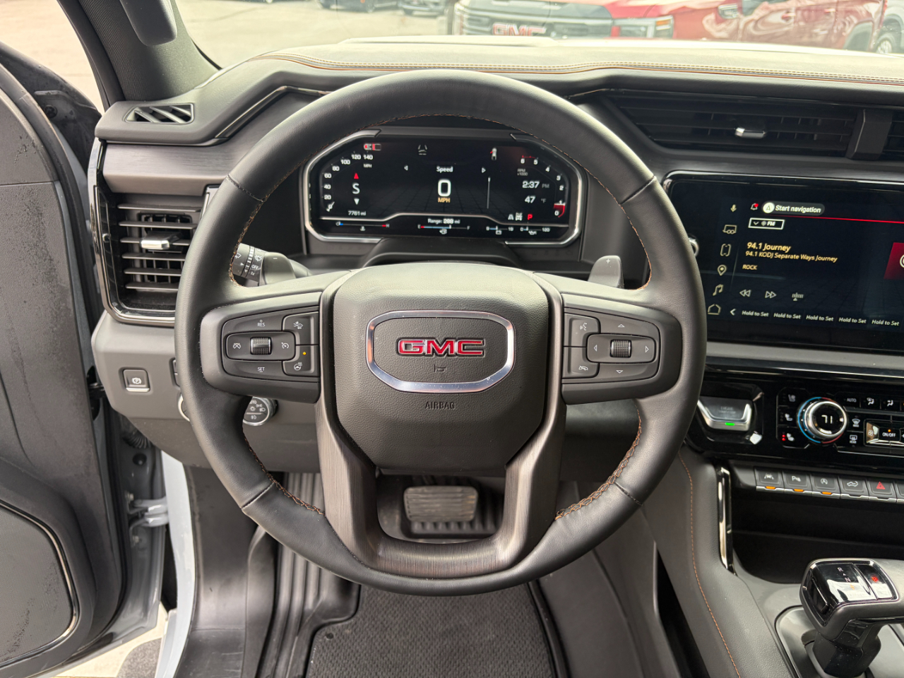 GMC Sierra 1500 4WD Crew Cab 147" AT4 2025