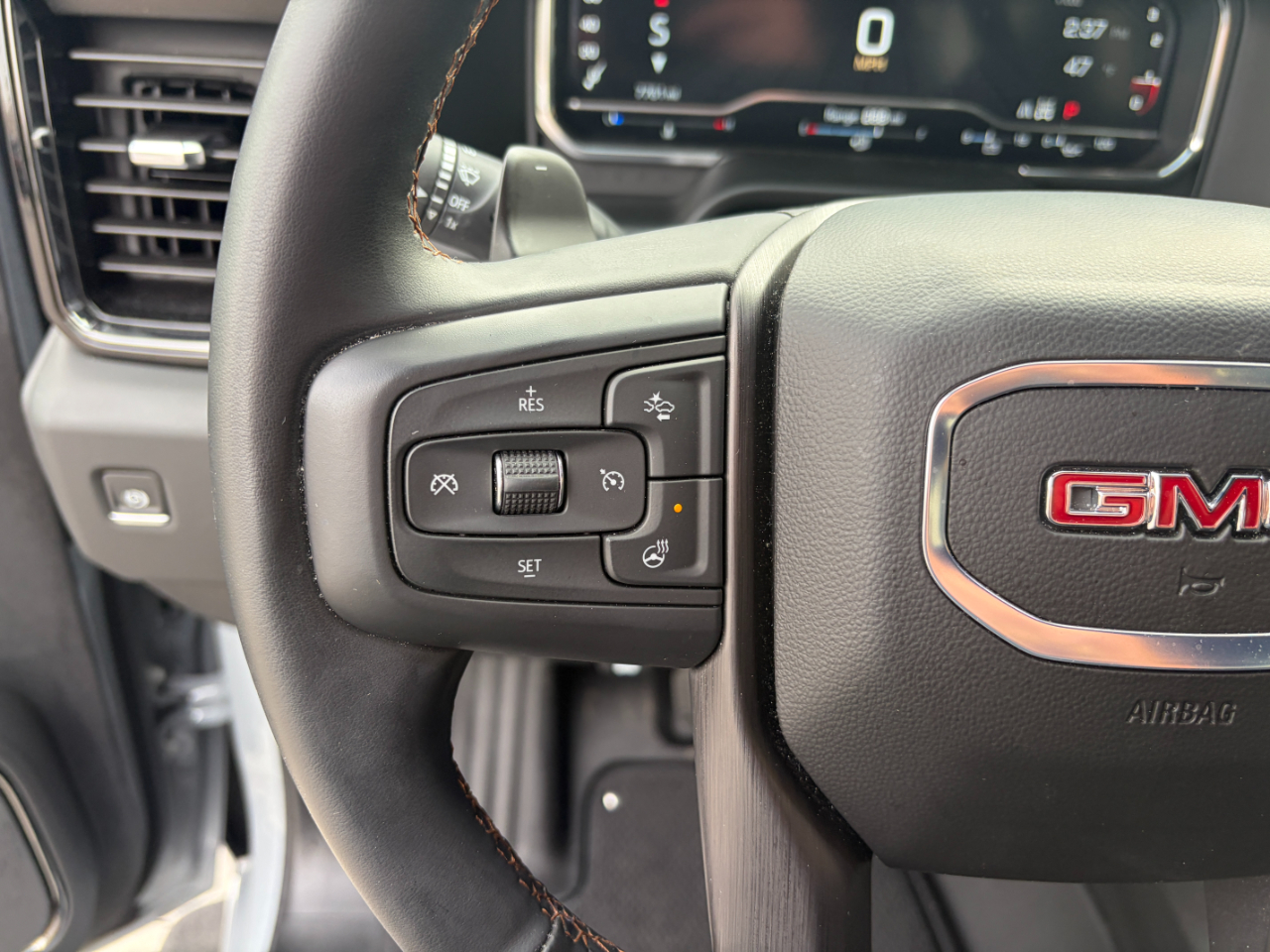 GMC Sierra 1500 4WD Crew Cab 147" AT4 2025