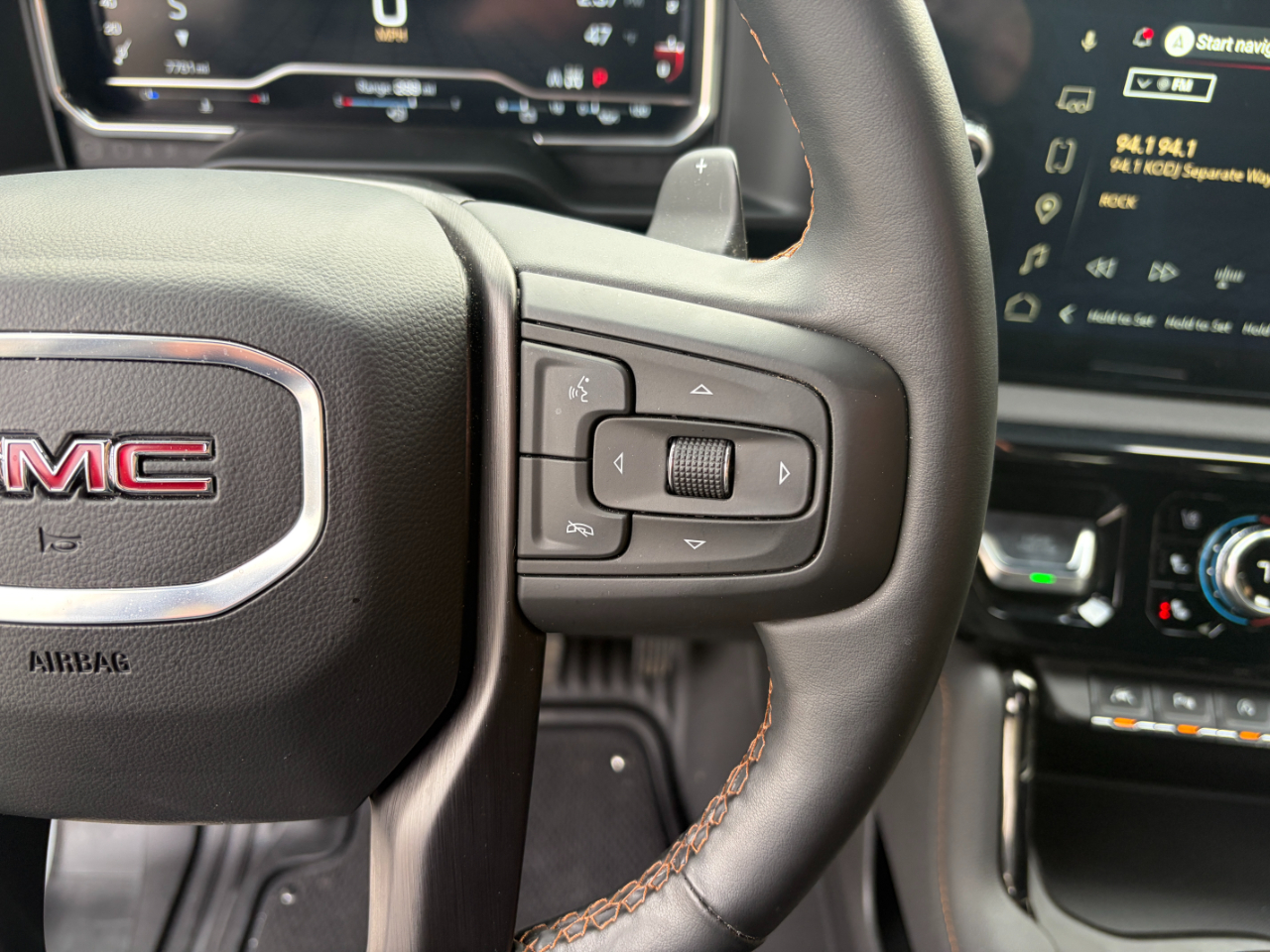 GMC Sierra 1500 4WD Crew Cab 147" AT4 2025