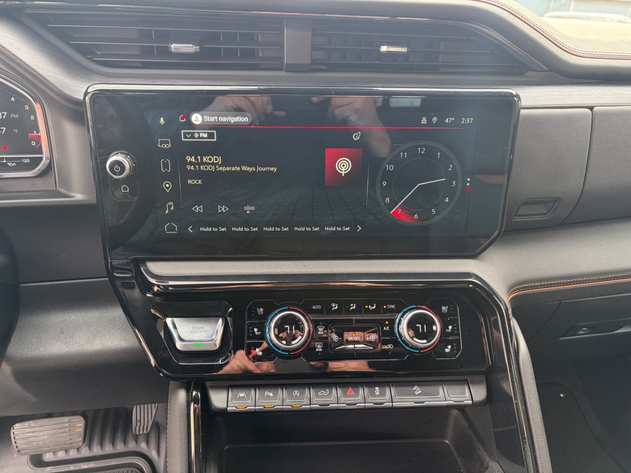 GMC Sierra 1500 4WD Crew Cab 147" AT4 2025