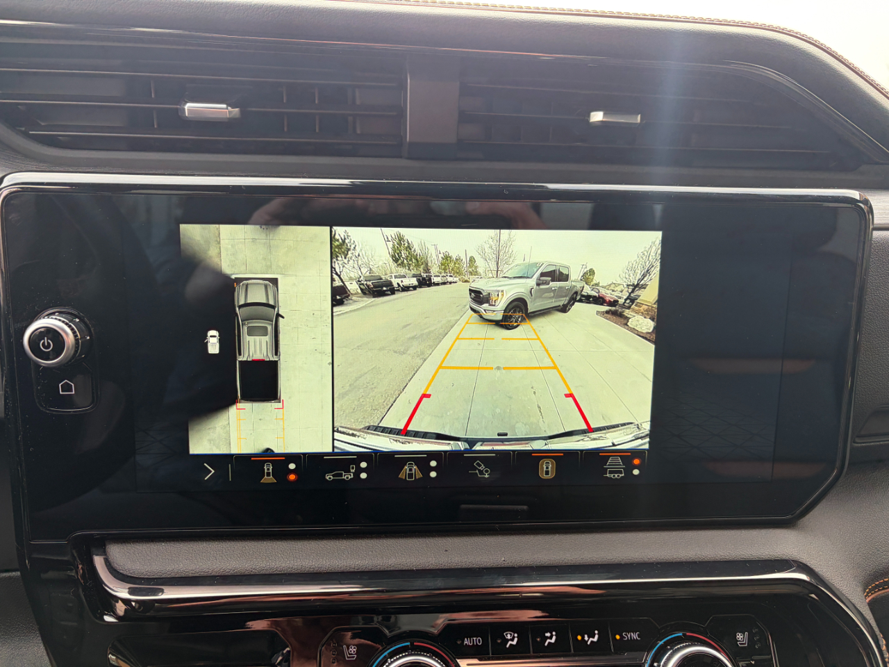 GMC Sierra 1500 4WD Crew Cab 147" AT4 2025