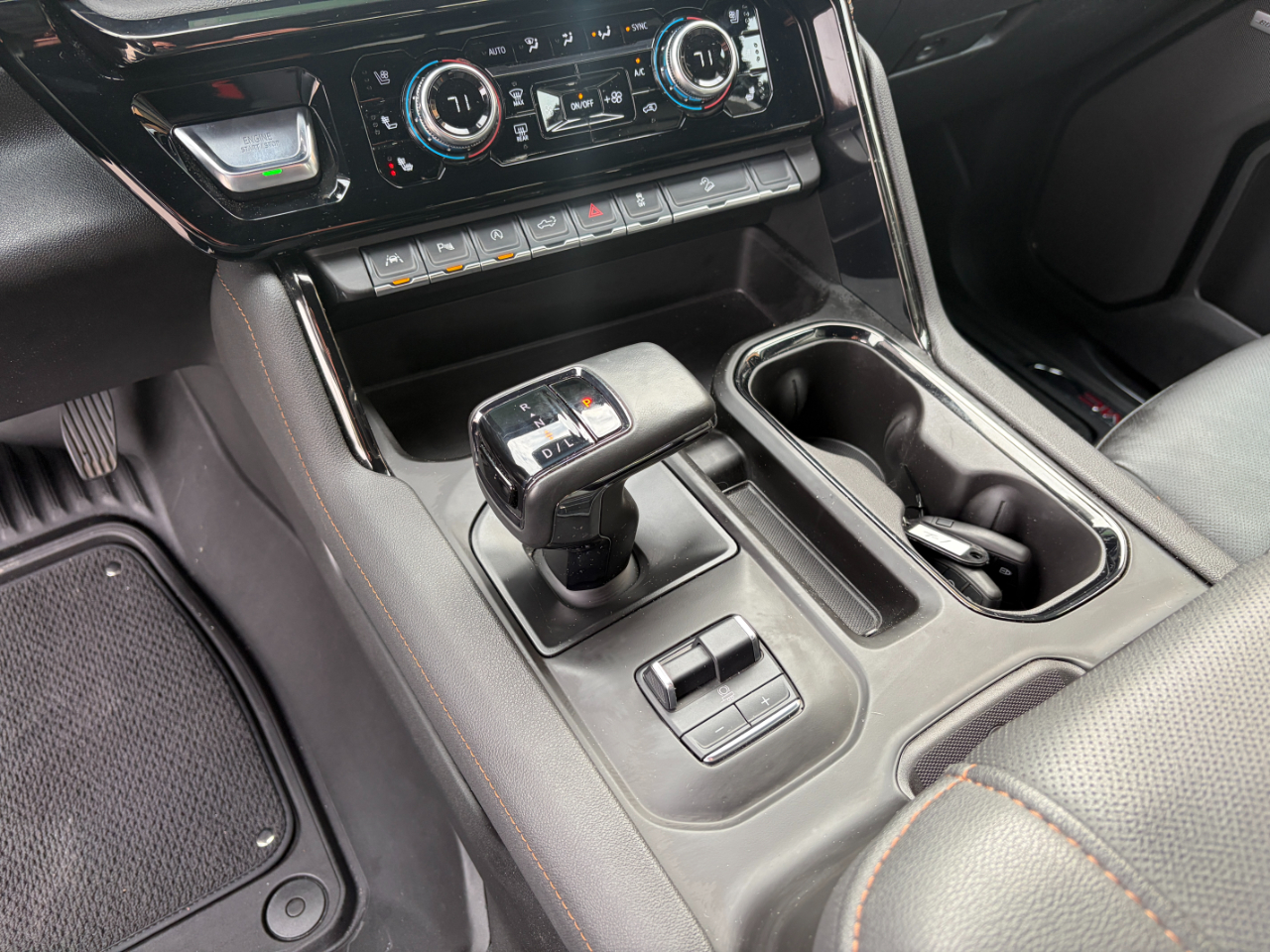 GMC Sierra 1500 4WD Crew Cab 147" AT4 2025