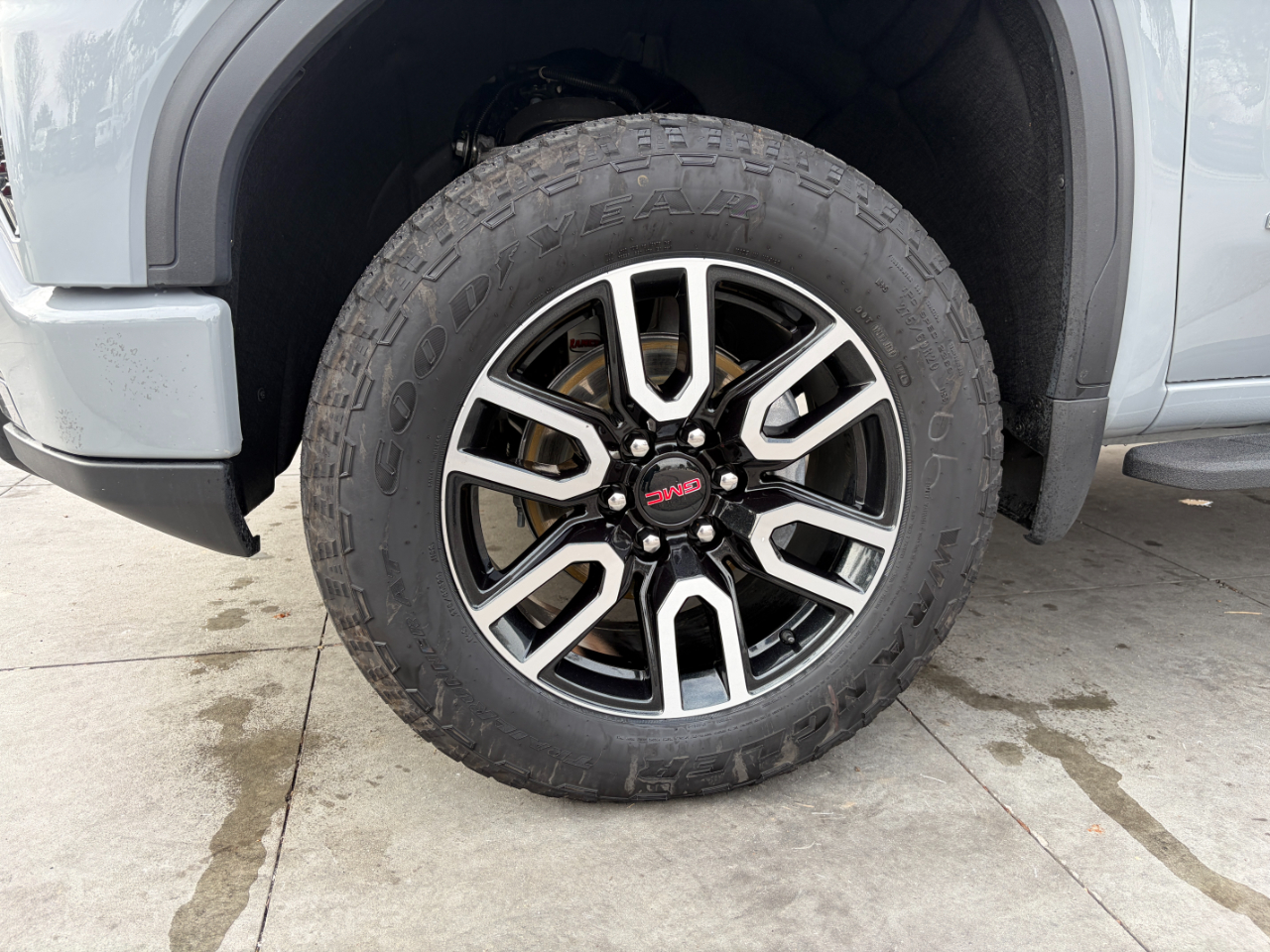 GMC Sierra 1500 4WD Crew Cab 147" AT4 2025