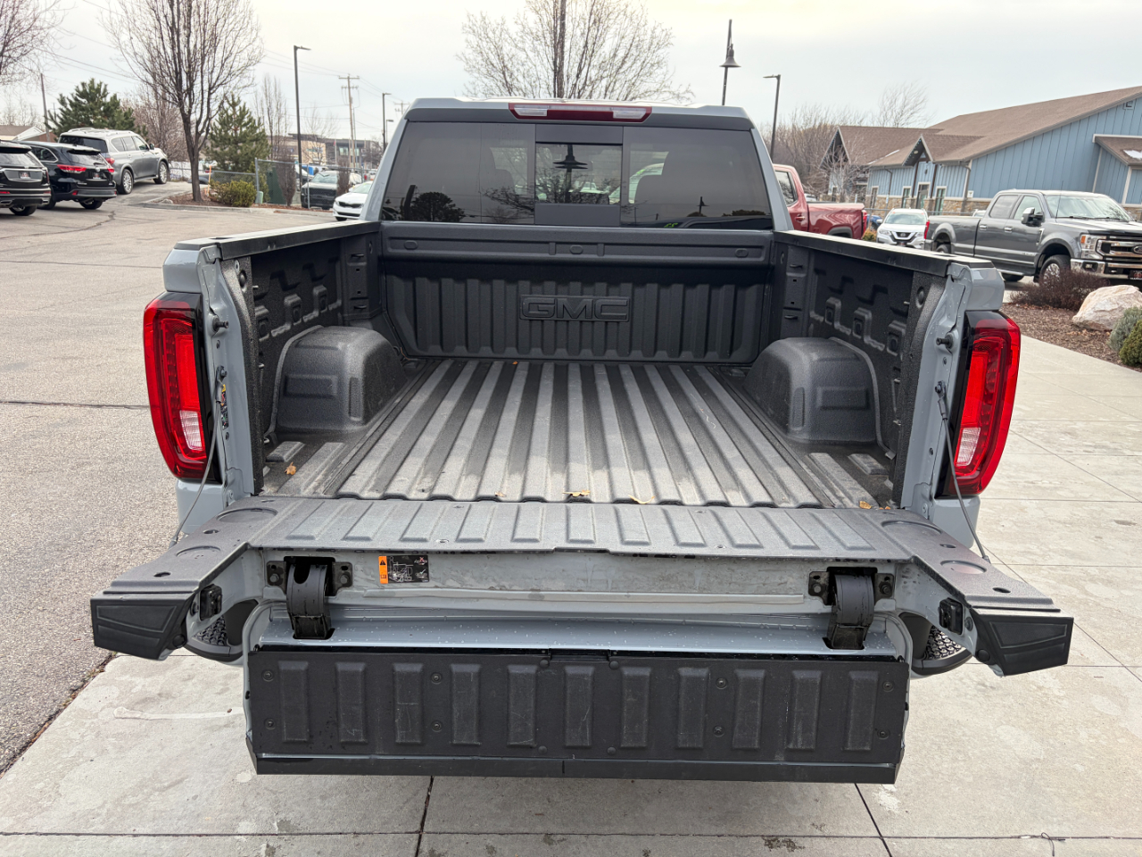 GMC Sierra 1500 4WD Crew Cab 147" AT4 2025