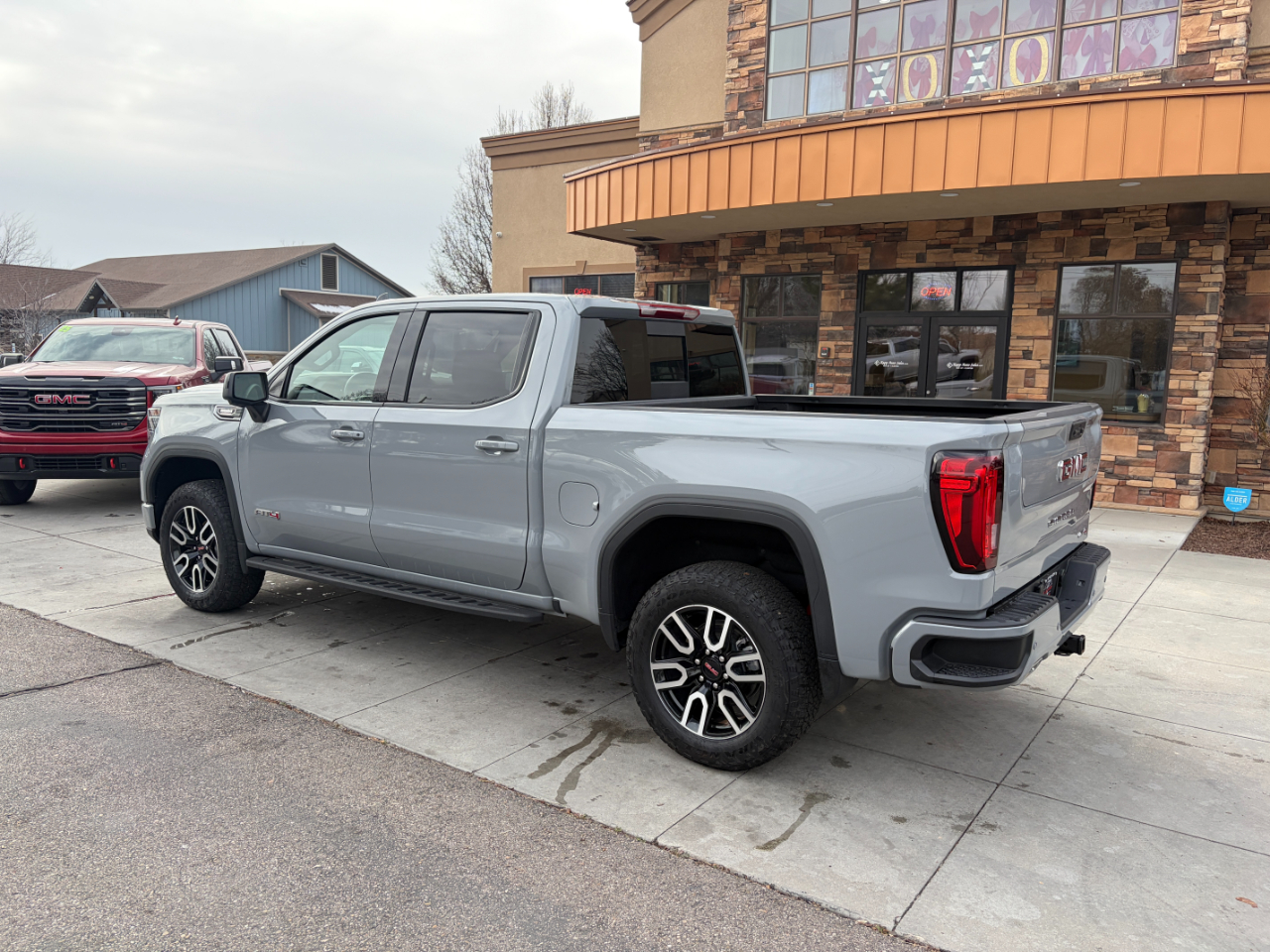 GMC Sierra 1500 4WD Crew Cab 147" AT4 2025