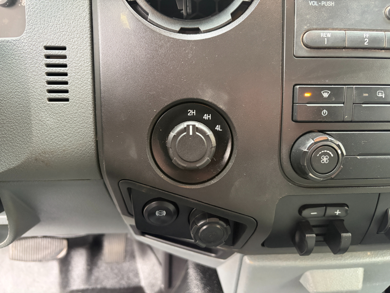 Ford Super Duty F-350 SRW 4WD Crew Cab 172" XL 2015