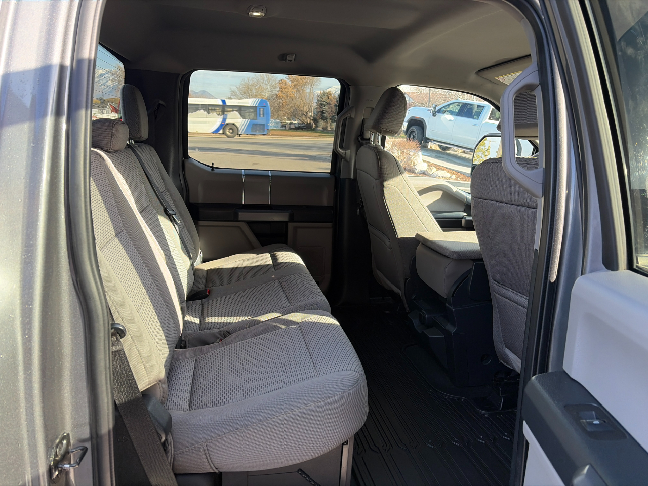 Ford Super Duty F-350 SRW XLT 4WD Crew Cab 8' Box 2022