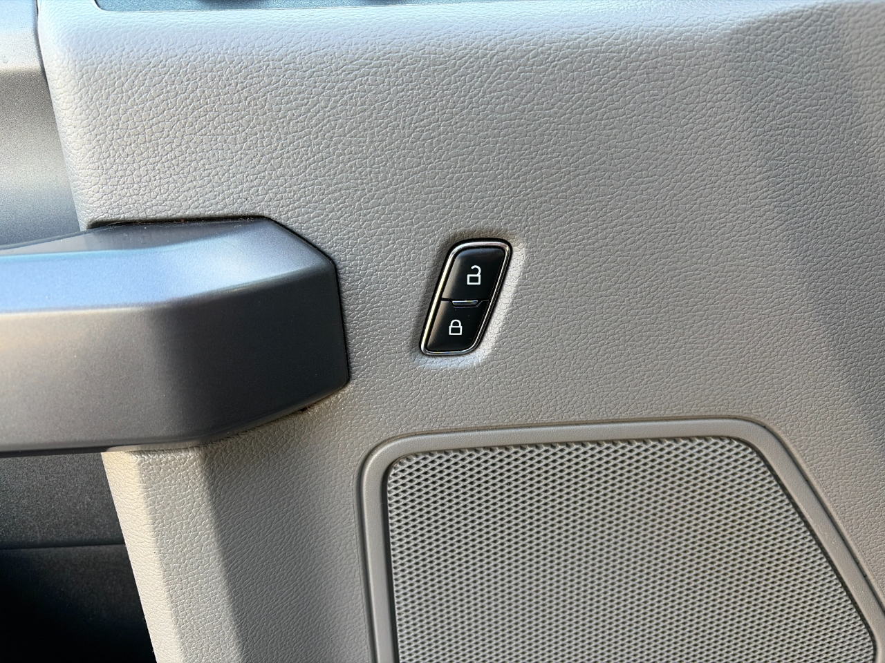 Ford Super Duty F-350 SRW XLT 4WD Crew Cab 8' Box 2022