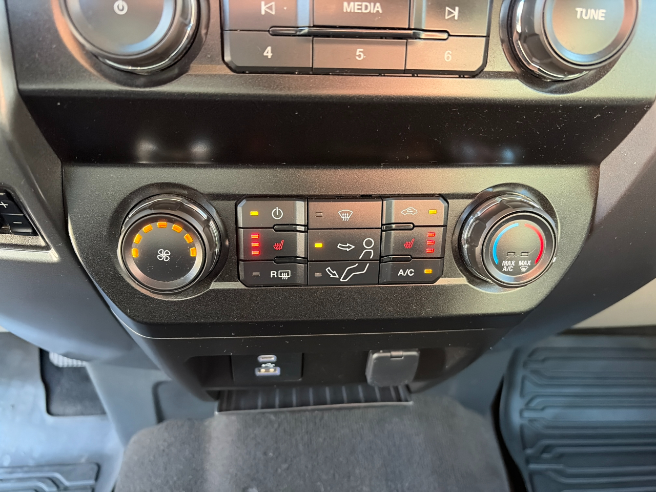 Ford Super Duty F-350 SRW XLT 4WD Crew Cab 8' Box 2022