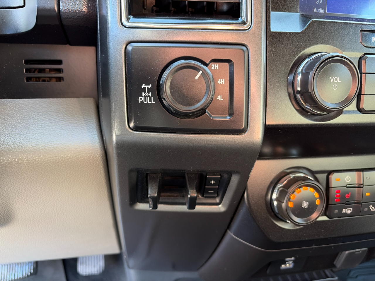 Ford Super Duty F-350 SRW XLT 4WD Crew Cab 8' Box 2022