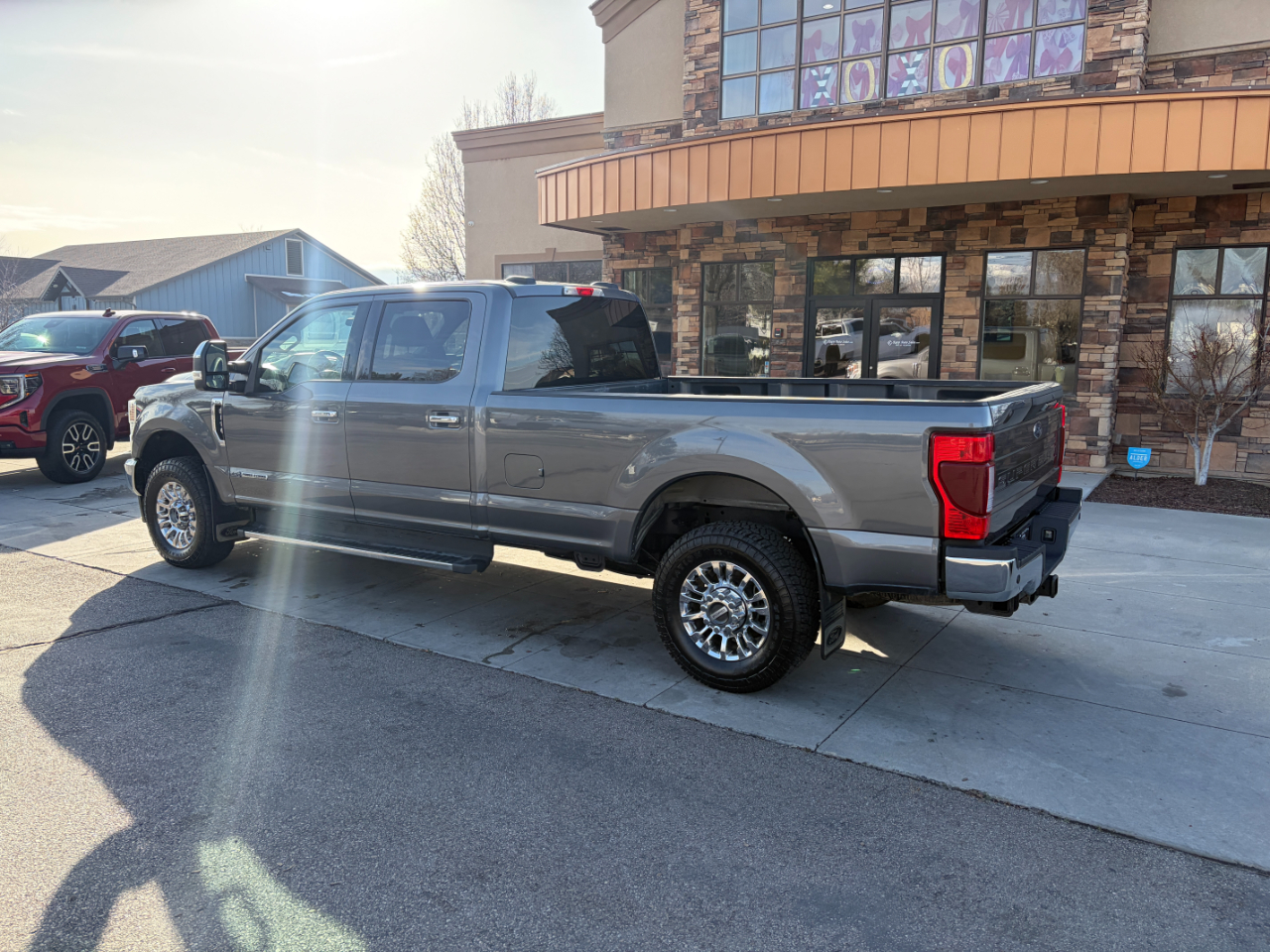 Ford Super Duty F-350 SRW XLT 4WD Crew Cab 8' Box 2022