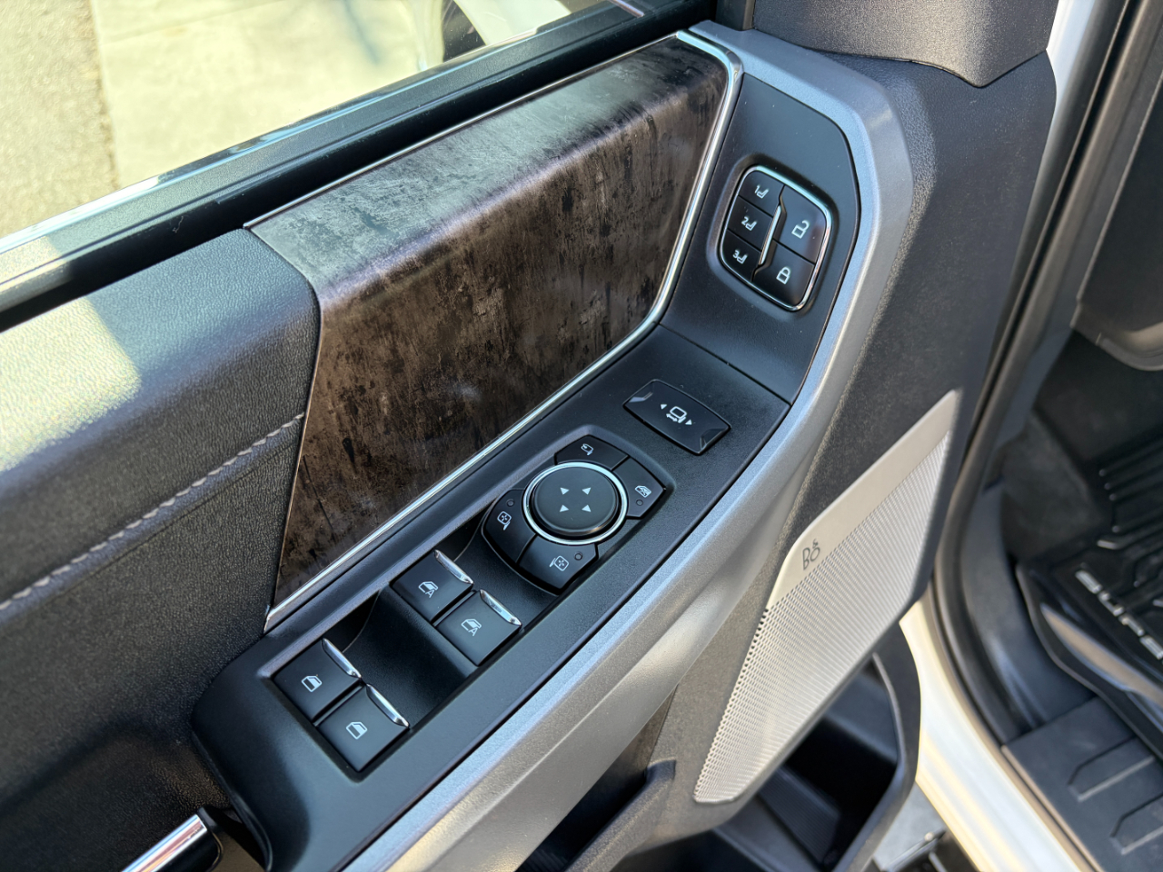 Ford Super Duty F-350 SRW Lariat 4WD Crew Cab 6.75' Box 2024