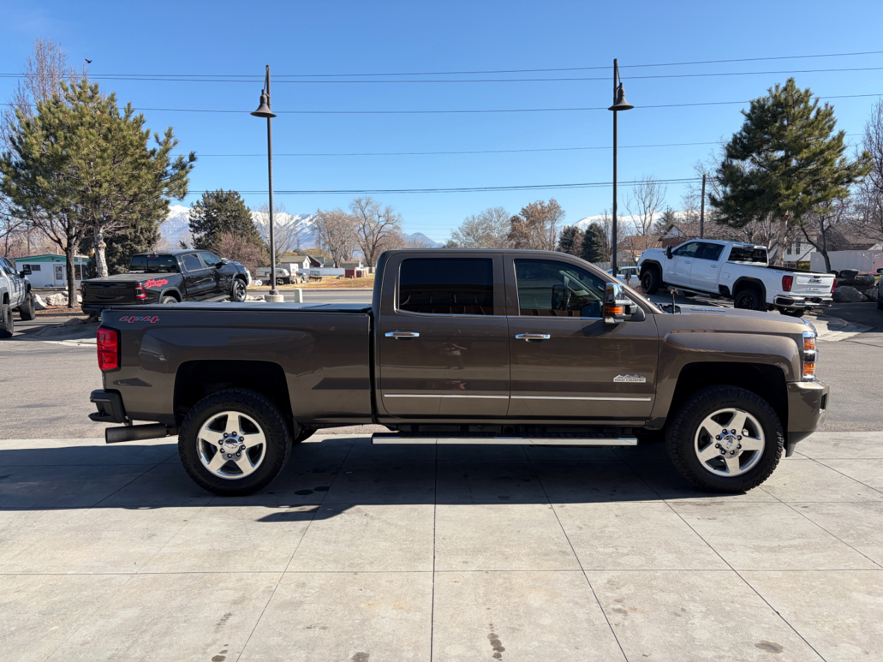 Chevrolet Silverado 2500HD Built After Aug 14 4WD Crew Cab 153.7" High Country 2015