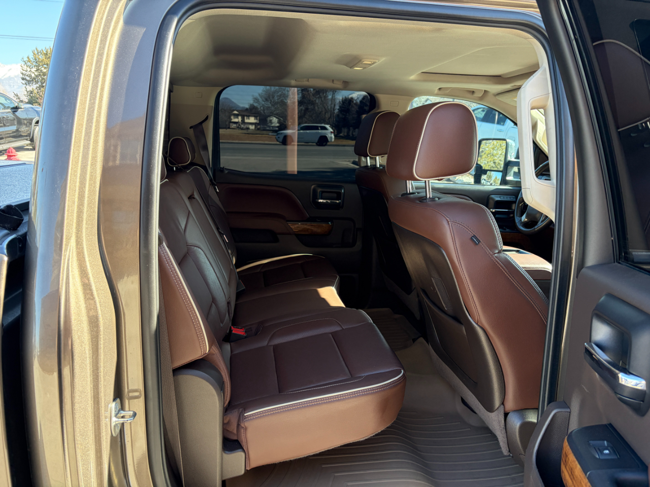 Chevrolet Silverado 2500HD Built After Aug 14 4WD Crew Cab 153.7" High Country 2015