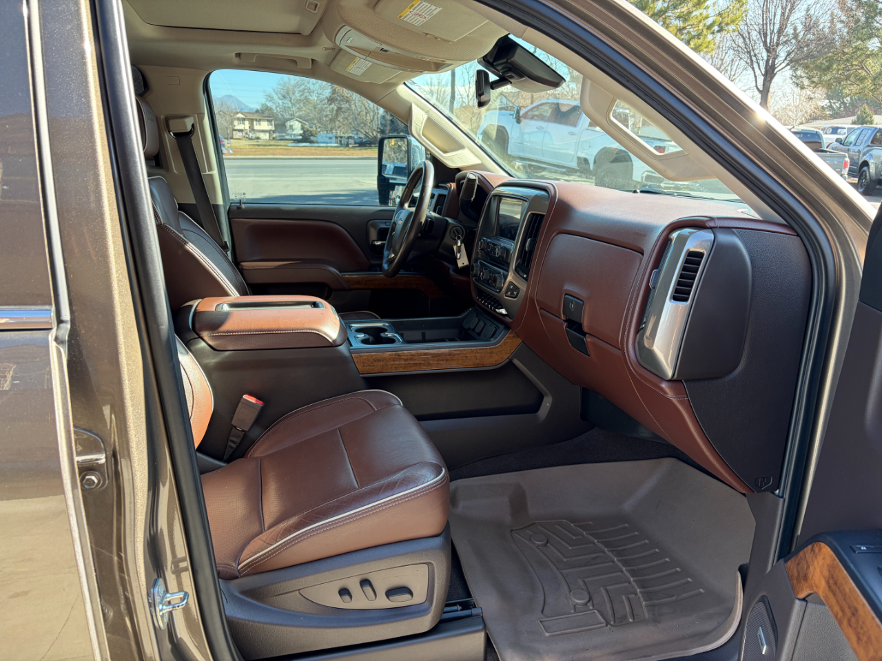 Chevrolet Silverado 2500HD Built After Aug 14 4WD Crew Cab 153.7" High Country 2015