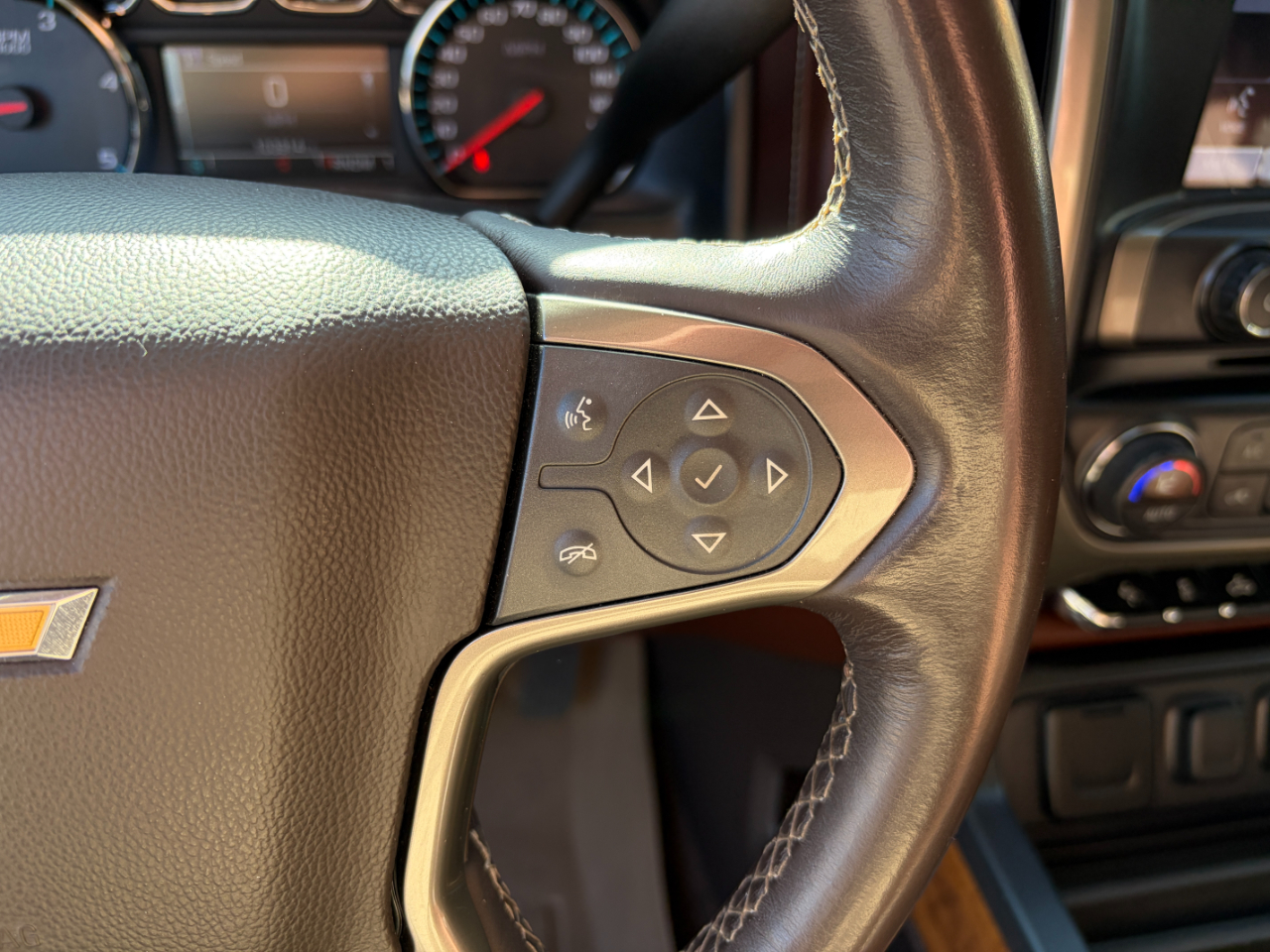 Chevrolet Silverado 2500HD Built After Aug 14 4WD Crew Cab 153.7" High Country 2015