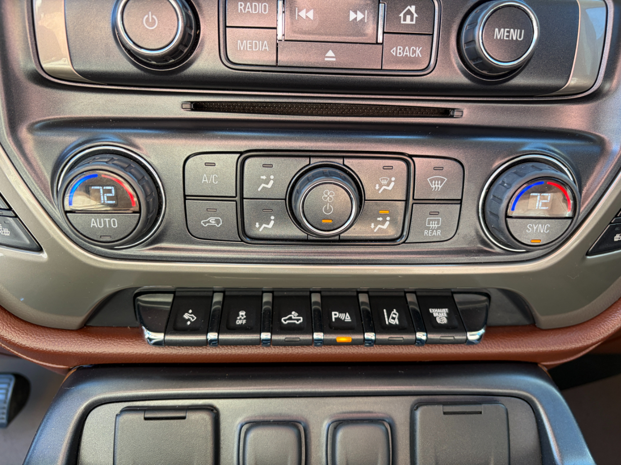 Chevrolet Silverado 2500HD Built After Aug 14 4WD Crew Cab 153.7" High Country 2015