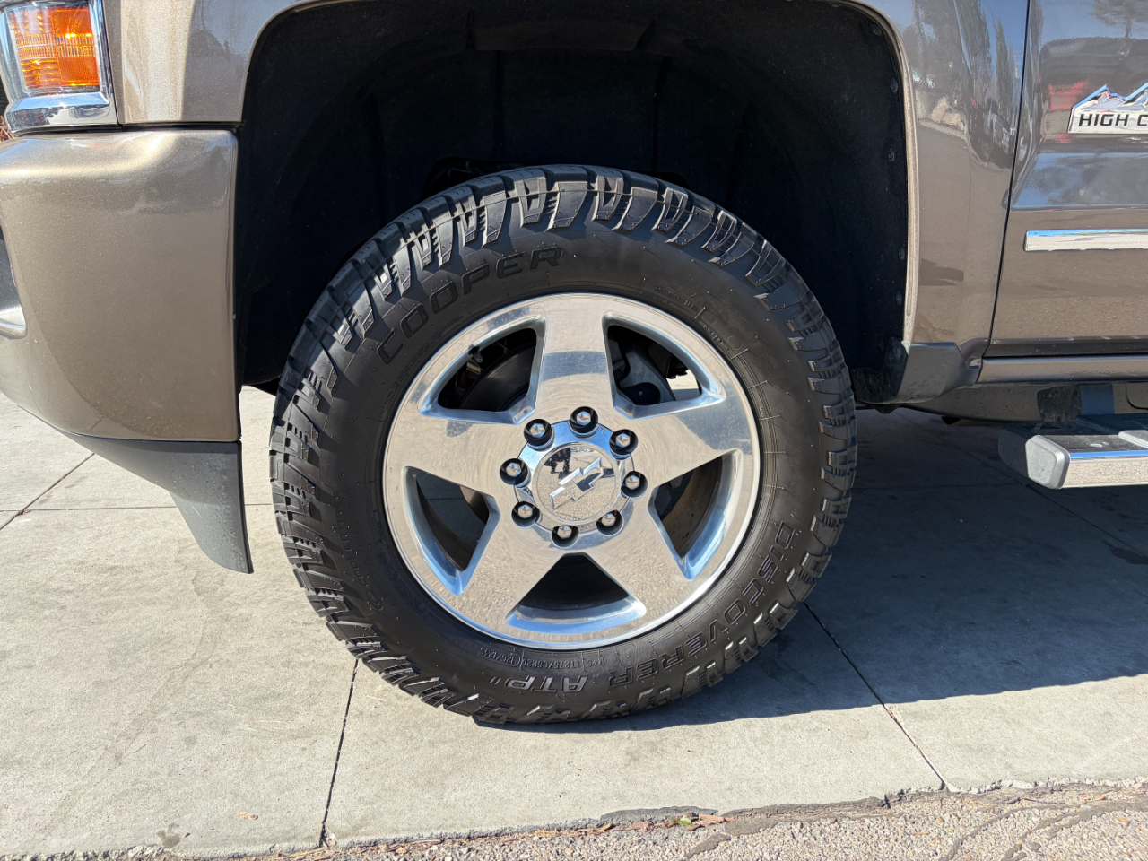 Chevrolet Silverado 2500HD Built After Aug 14 4WD Crew Cab 153.7" High Country 2015