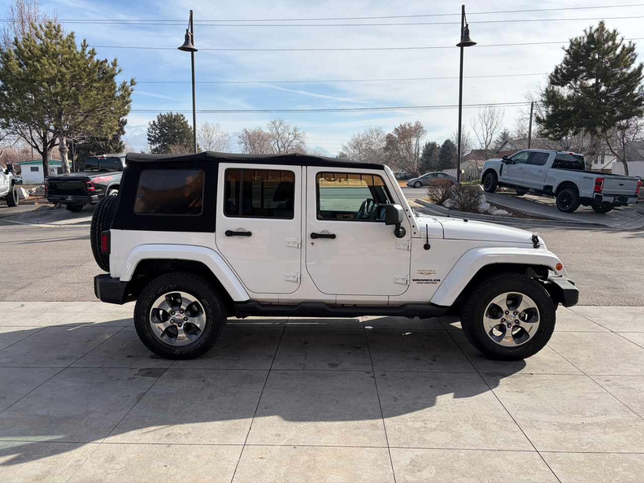 Jeep Wrangler Unlimited 4WD 4dr Sahara 2014