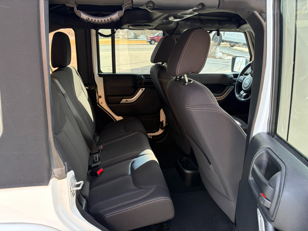 Jeep Wrangler Unlimited 4WD 4dr Sahara 2014