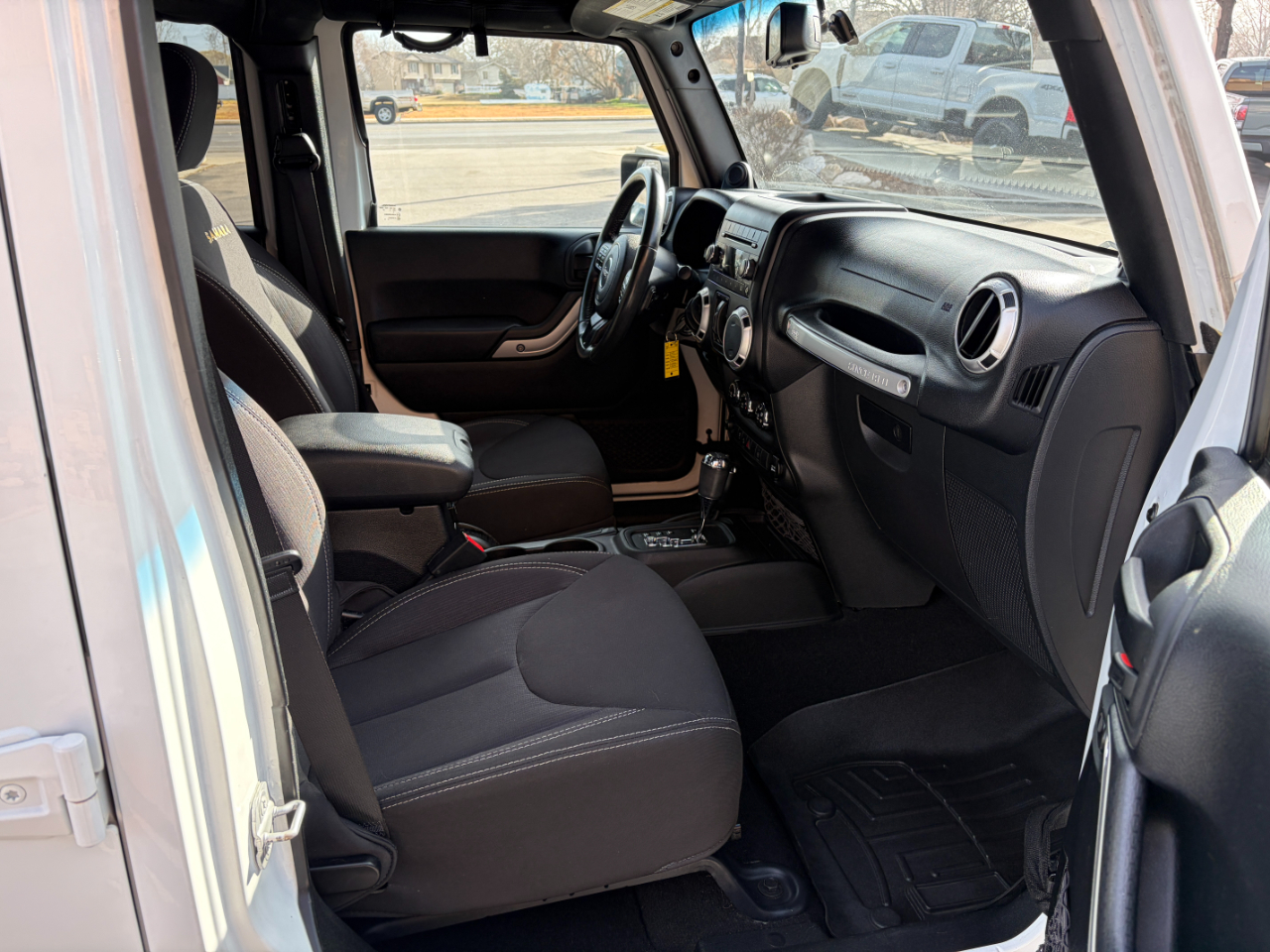 Jeep Wrangler Unlimited 4WD 4dr Sahara 2014