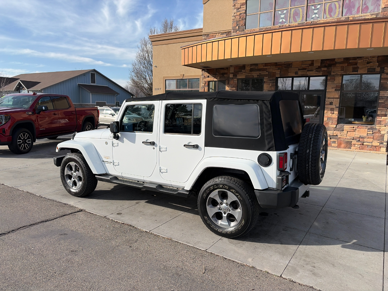 Jeep Wrangler Unlimited 4WD 4dr Sahara 2014