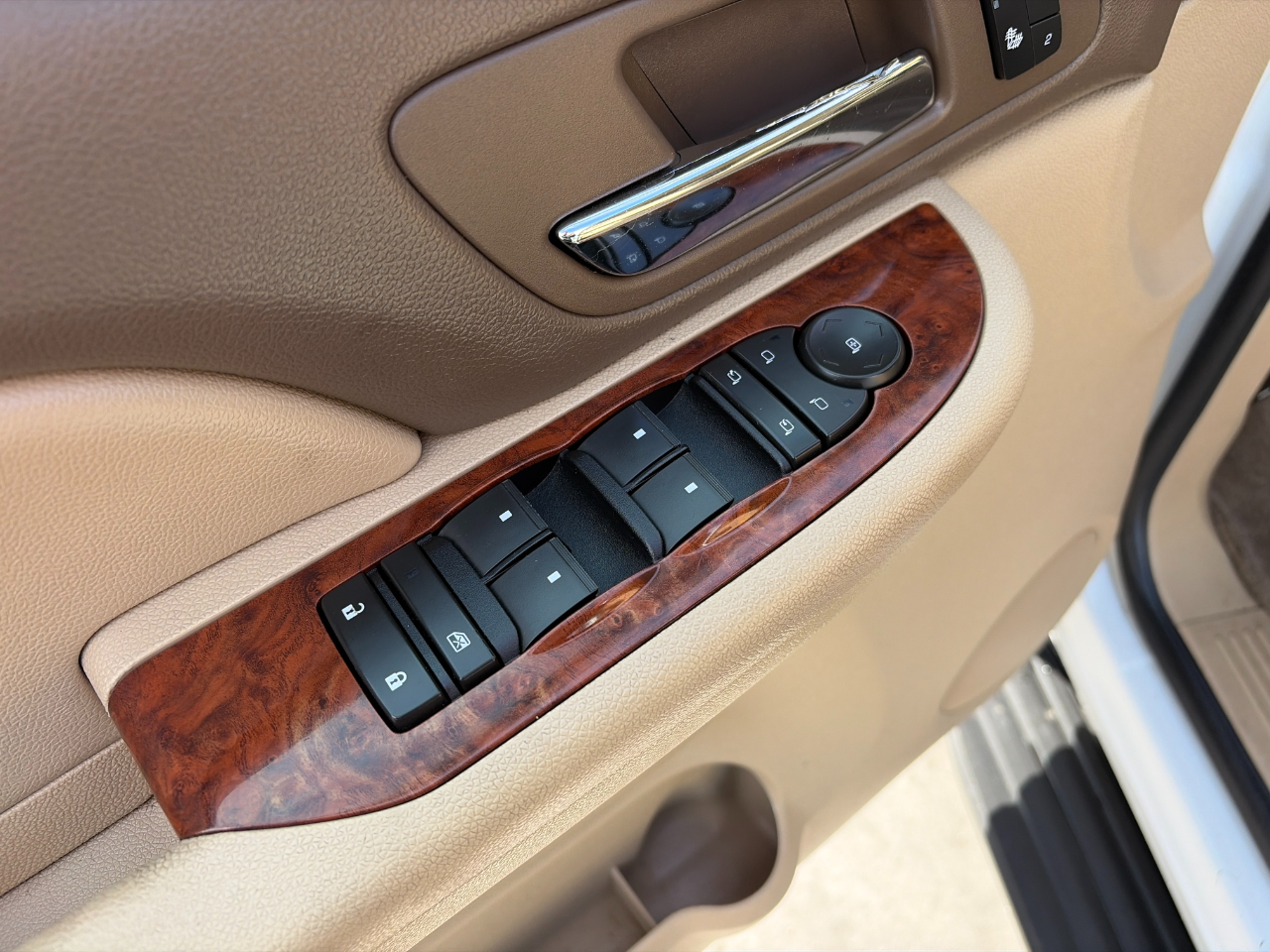 Chevrolet Suburban 4WD 4dr 2500 LT w/2LT 2009