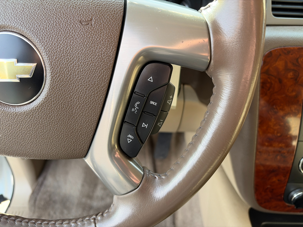 Chevrolet Suburban 4WD 4dr 2500 LT w/2LT 2009