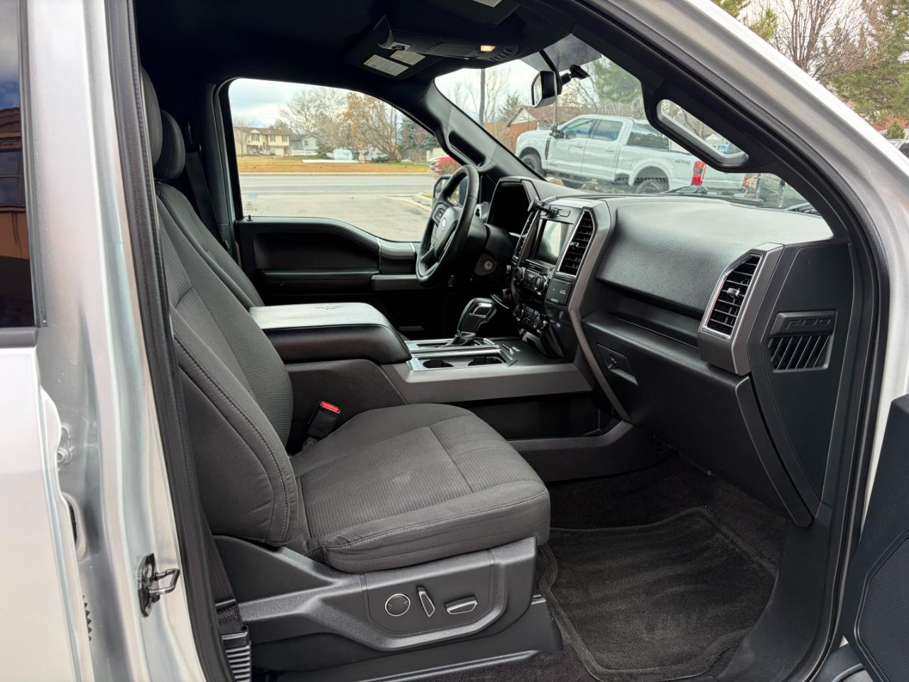 Ford F-150 4WD SuperCrew 145" XLT 2016