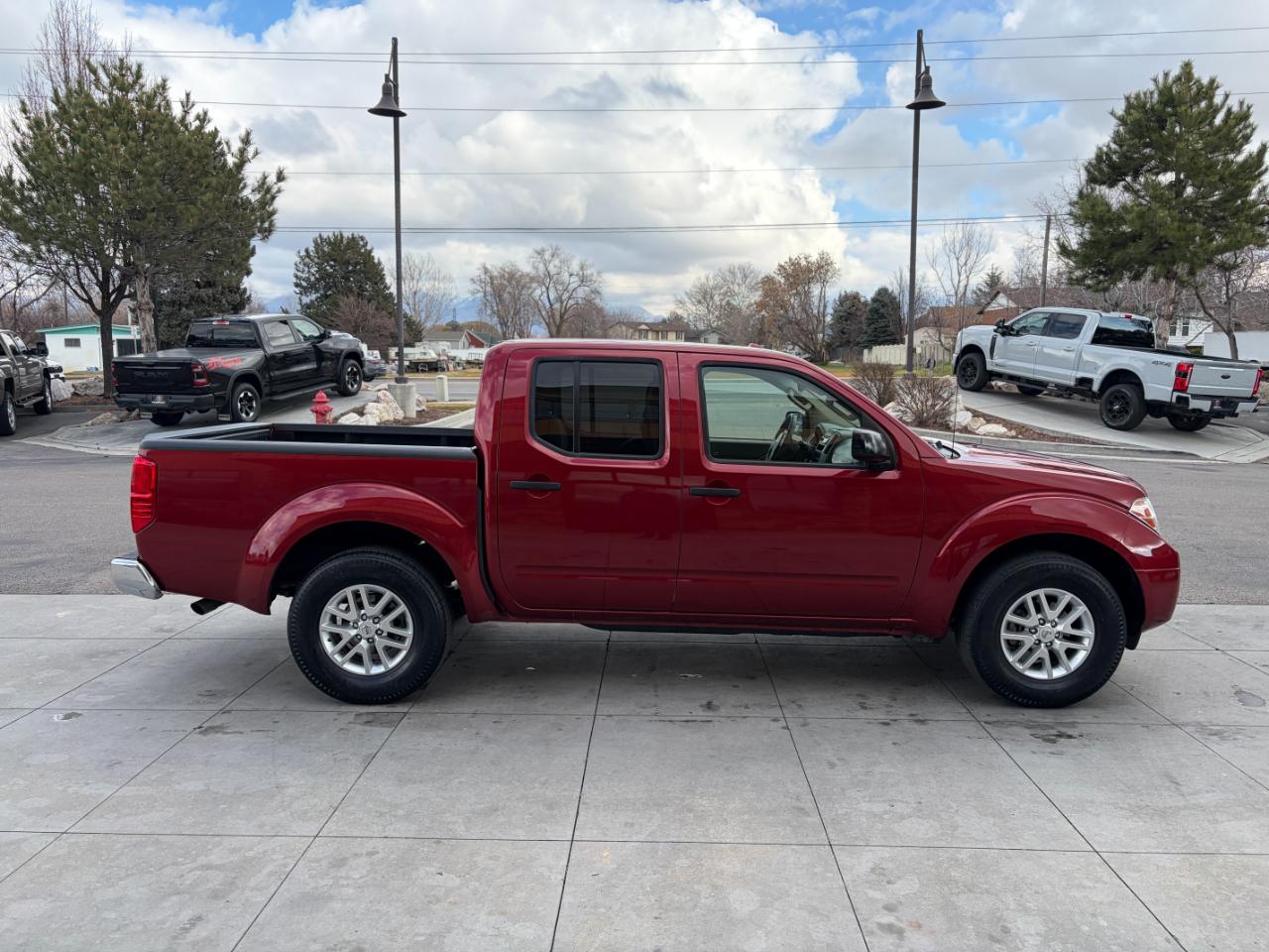 Nissan Frontier 2WD Crew Cab SWB Auto SV 2015