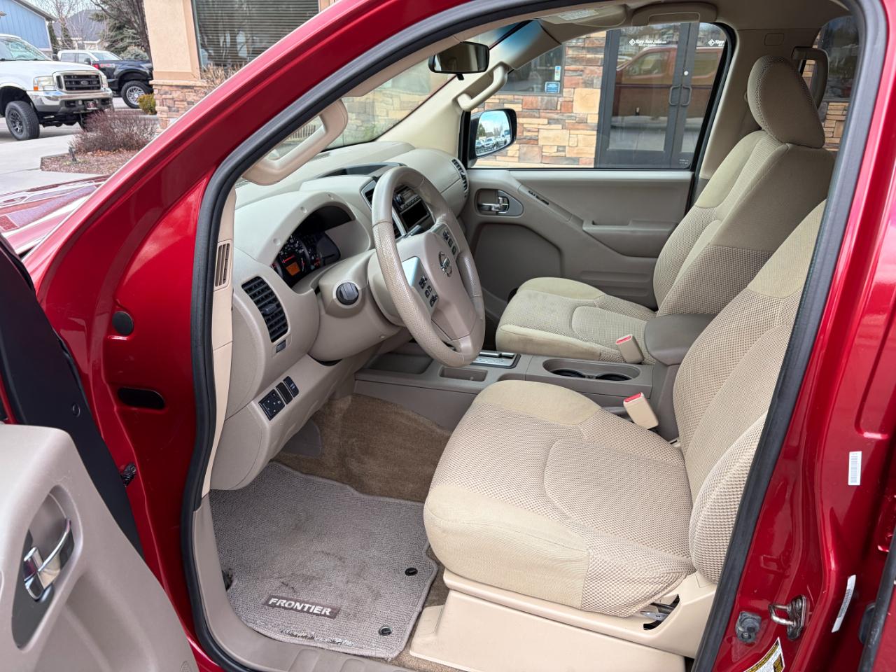 Nissan Frontier 2WD Crew Cab SWB Auto SV 2015