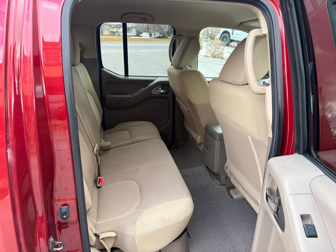 Nissan Frontier 2WD Crew Cab SWB Auto SV 2015