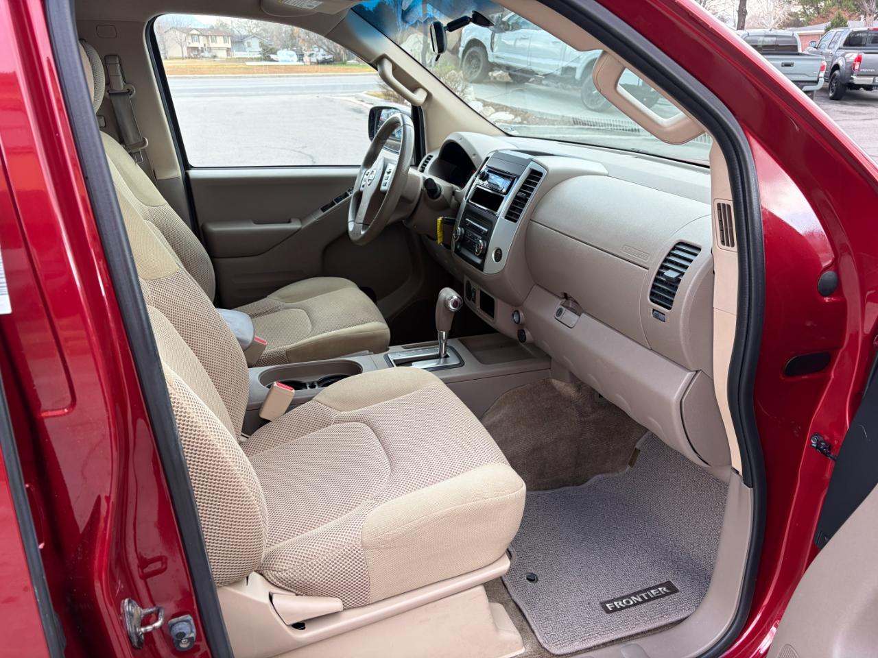 Nissan Frontier 2WD Crew Cab SWB Auto SV 2015