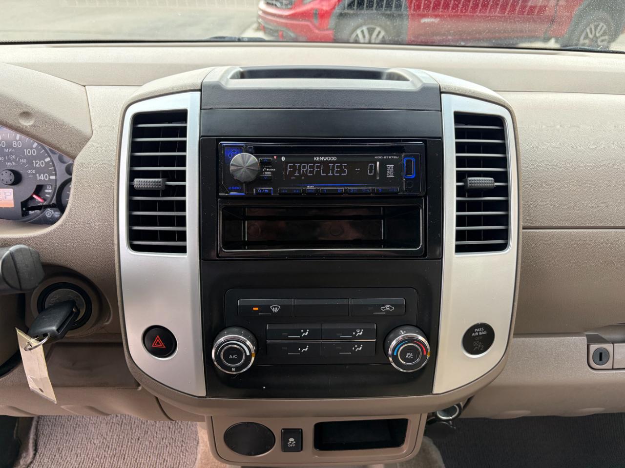 Nissan Frontier 2WD Crew Cab SWB Auto SV 2015